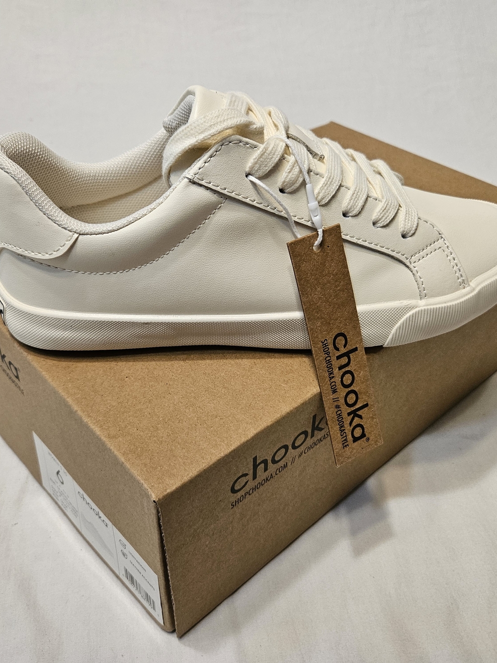 Brand New Women Size 6 Chooka Leather Cream Casual Sneakers